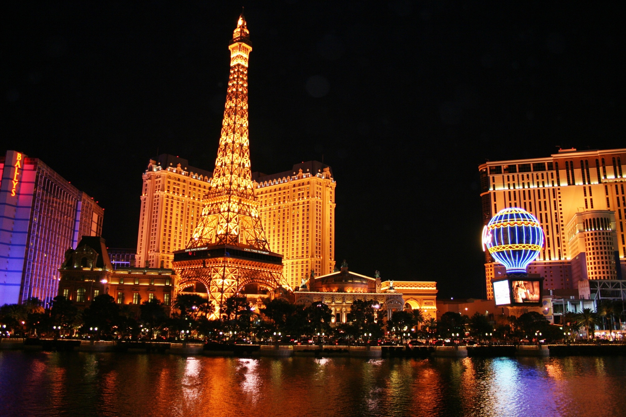 places to visit in vegas off the strip